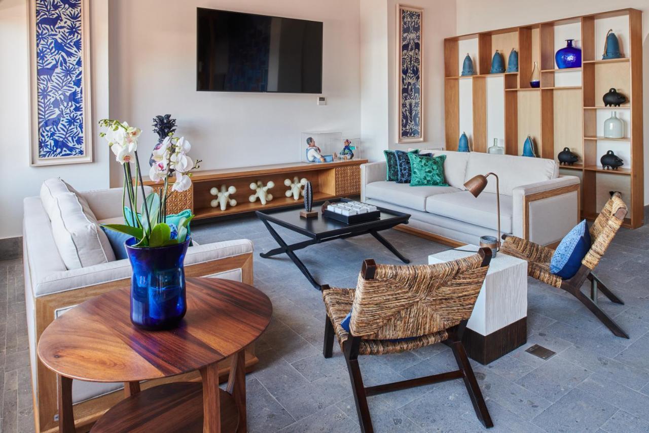 Hotel Luxury Patio Azul (Adults Only) 푸에르토 발라타 외부 사진 The living room of a suite at the hotel